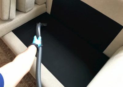 VA-clean_Sofa_Vacuuming