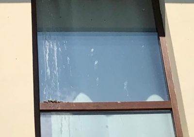 va-clean-dirty-window